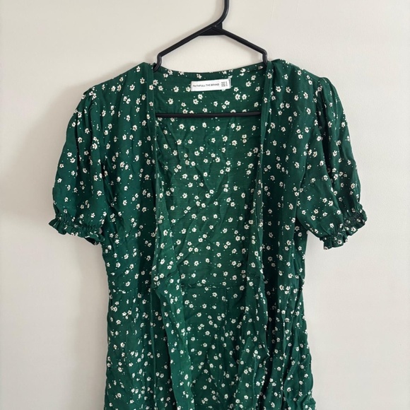 Faithfull the brand - Mira floral wrap dress in green (mini-dress) - Picture 6 of 7